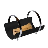 Holzlager und Brennholzkorb